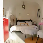 Apartment Domecek / Tiny House